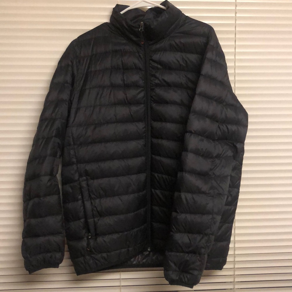 men’s black puffer jacket
